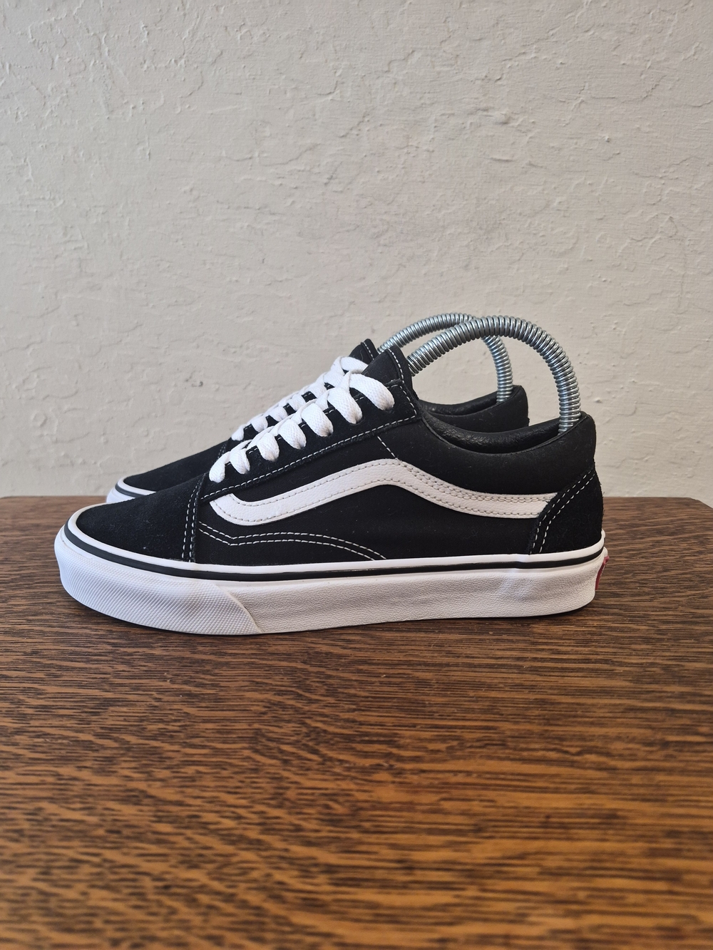 Vans Old Skool Classic Unisex Fashion Sneakers
Women's Size US 7